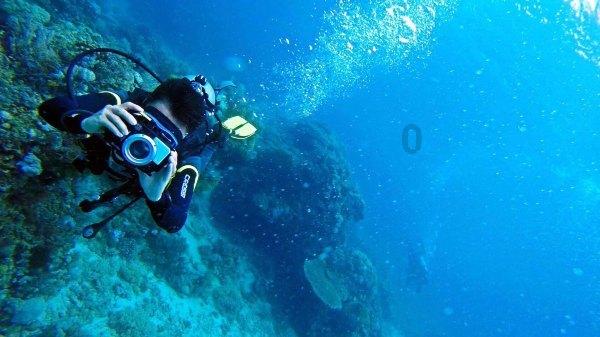 《人世间》一张全家福，是如何暴露了周家10口人家庭地位的？游戏画面