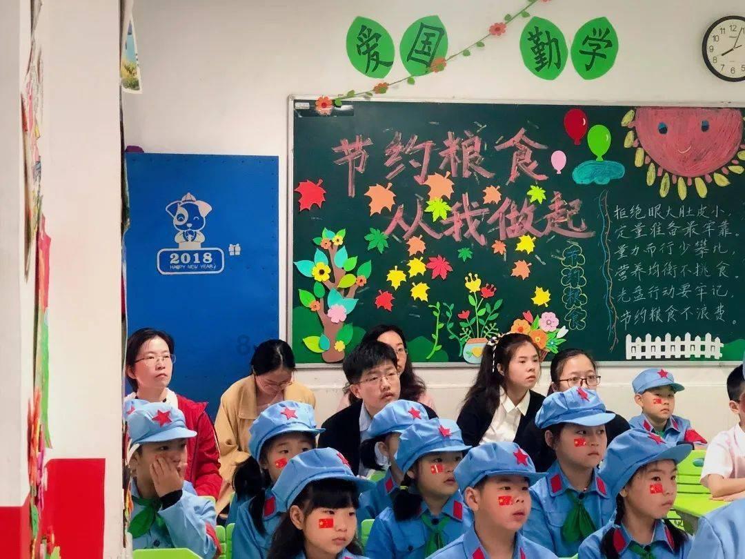记者：里昂仍希望签回本泽马，切尔西也对他有意