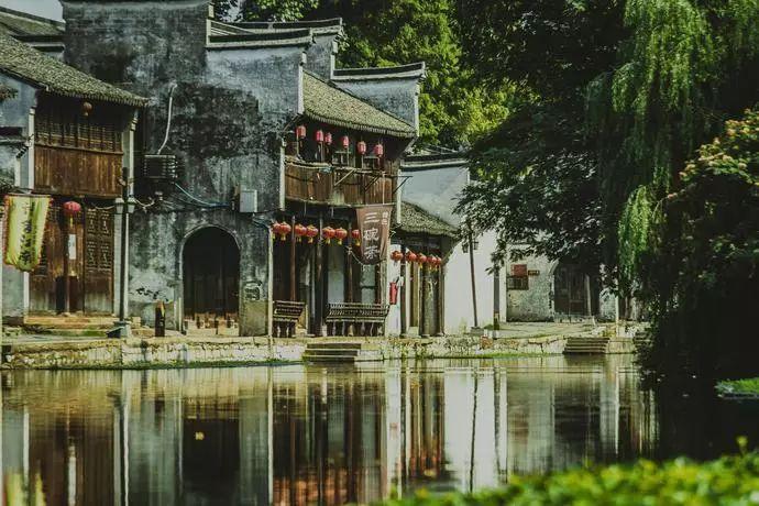 哪些行为会导致体内湿气过重？湿气重的时候应该怎么办？